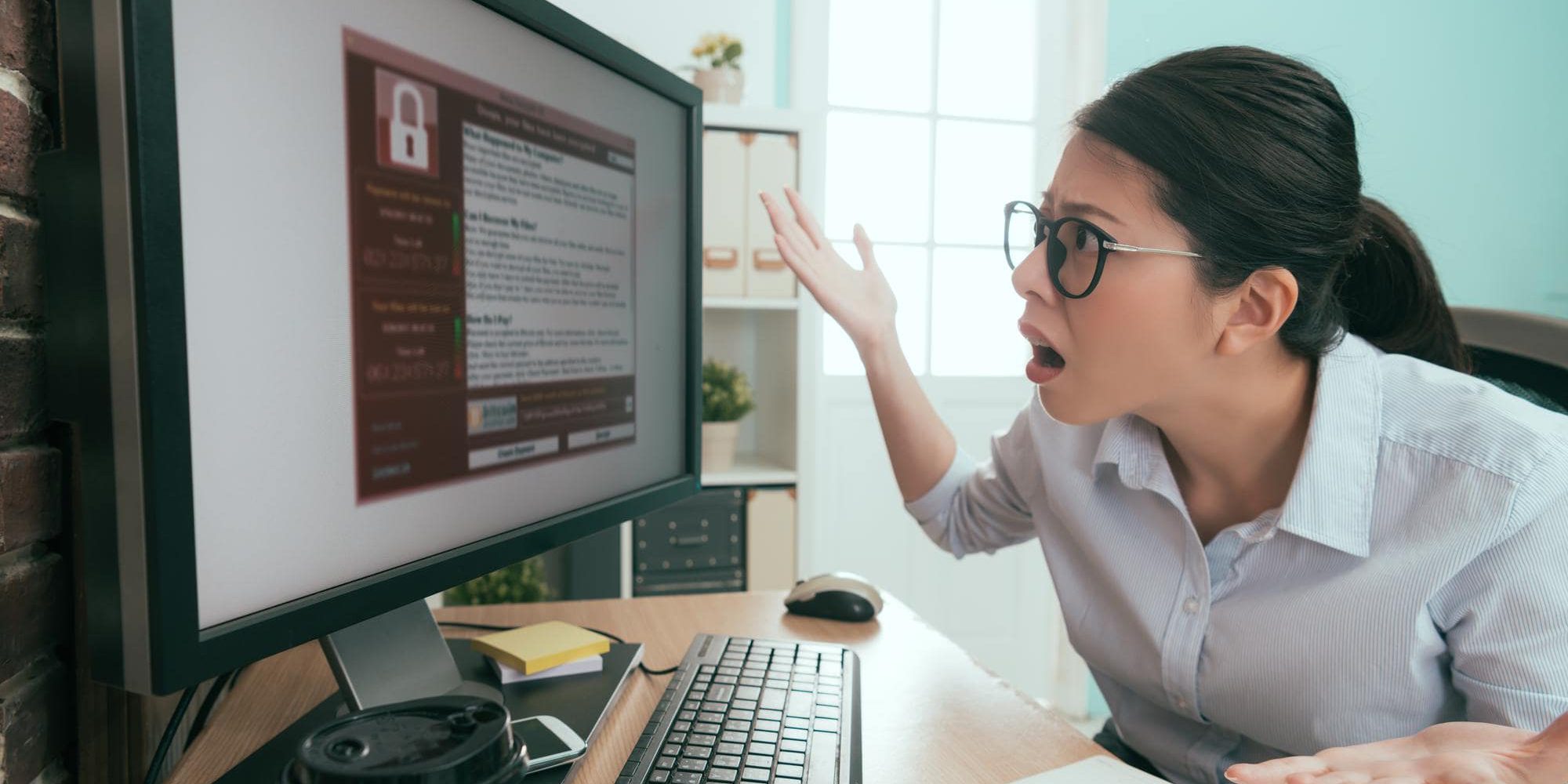 puzzled-unhappy-business-manager-looking-computer-screen-showing-extort-virus-information-making-confusion-posing-feeling-shocked-min puzzled-unhappy-business-manager-looking-computer-screen-showing-extort-virus-information-making-confusion-posing-feeling-shocked-min